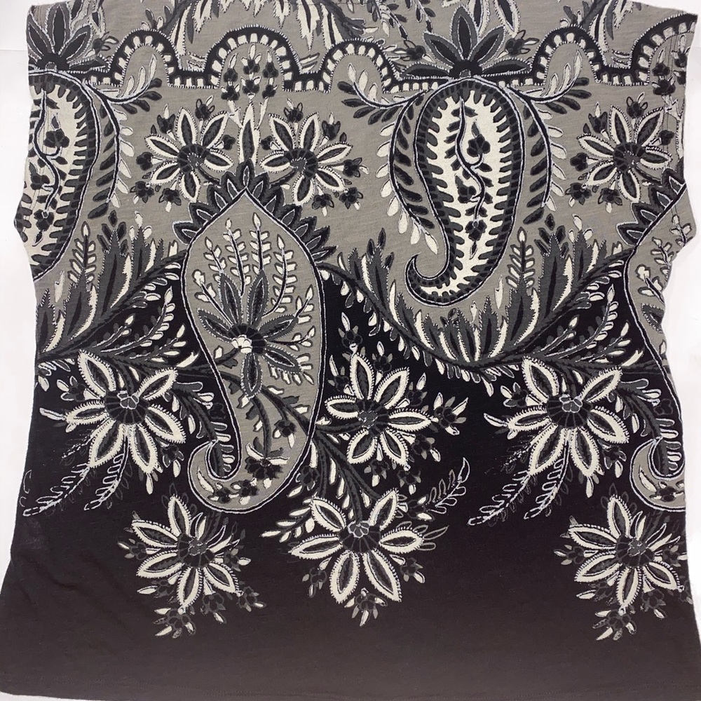 Lucky Brand Paisley Cup Sleeve V-Neck Tee - Picture 7 of 7